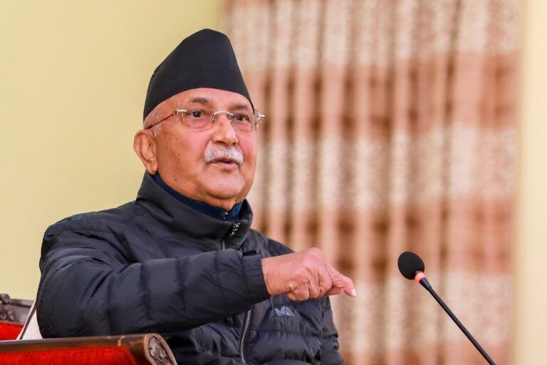Read more about the article प्रचण्ड र नेपाल नसम्हालिए ओलीले कार्वाही गर्ने
