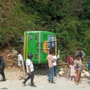 पोखराको पुम्दीमा बस दुर्घटना, ५ जना गम्भीर घाइते