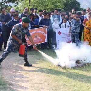 विद्यार्थी र सशस्त्र प्रहरीबाट आगो नियन्त्रण