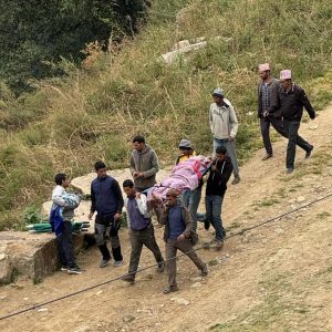 एम्बुलेन्स नहुँदा बिरामी अझै स्टेचरमा