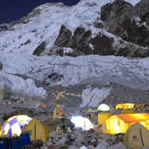 मकालु आधार शिविर क्षेत्रमा बर्षा र हिमपात, पर्यटकलाई सचेत रहन प्रशासनको आग्रह