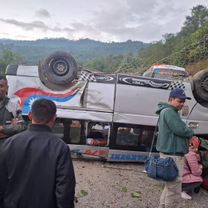 पाख्रिबासमा हाईस दुर्घटना : एक जनाको मृत्यु, १४ जना घाइते