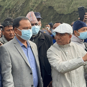 कुलमानको प्रतिबद्धतापछि बञ्चरेडाँडामा फोहोर फाल्न स्थानीयले दिए सहमति