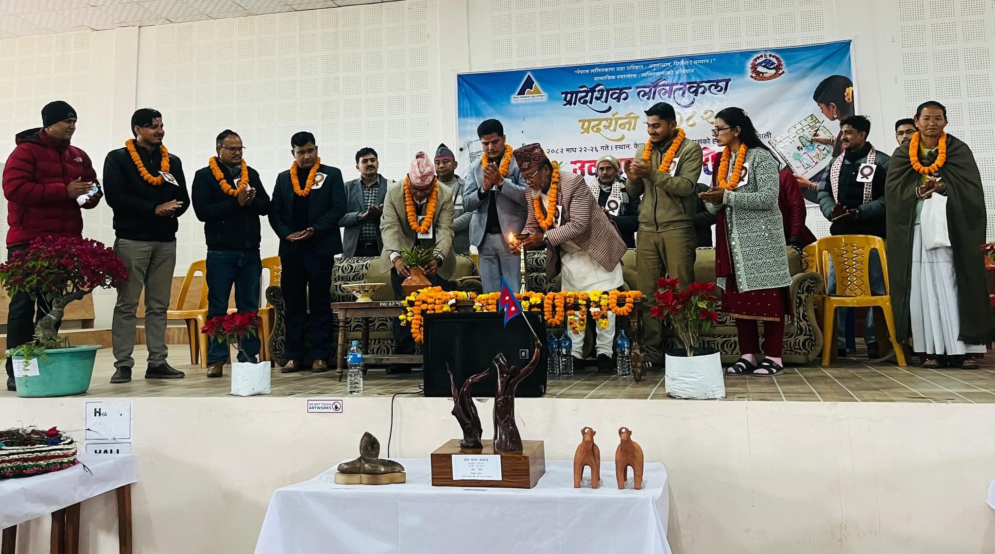 ‘सुदूरपश्चिम प्रादेशिक ललितकला प्रदर्शनी’मा बढ्दै दर्शक