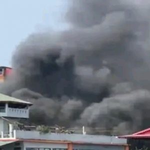 इटहरीमा दमकल अभावबीच क्याफेमा आगलागी : एक घण्टापछि नियन्त्रण