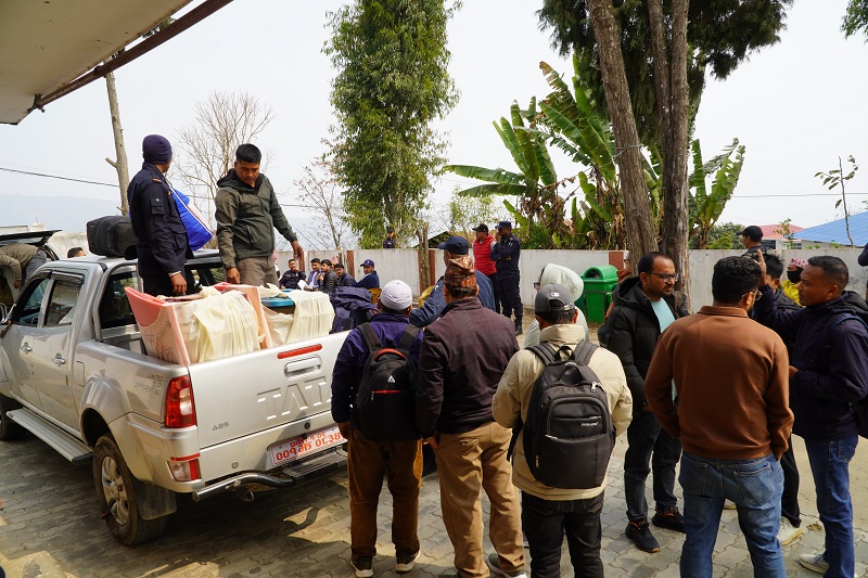 मतदान केन्द्रमा खटिए कर्मचारी