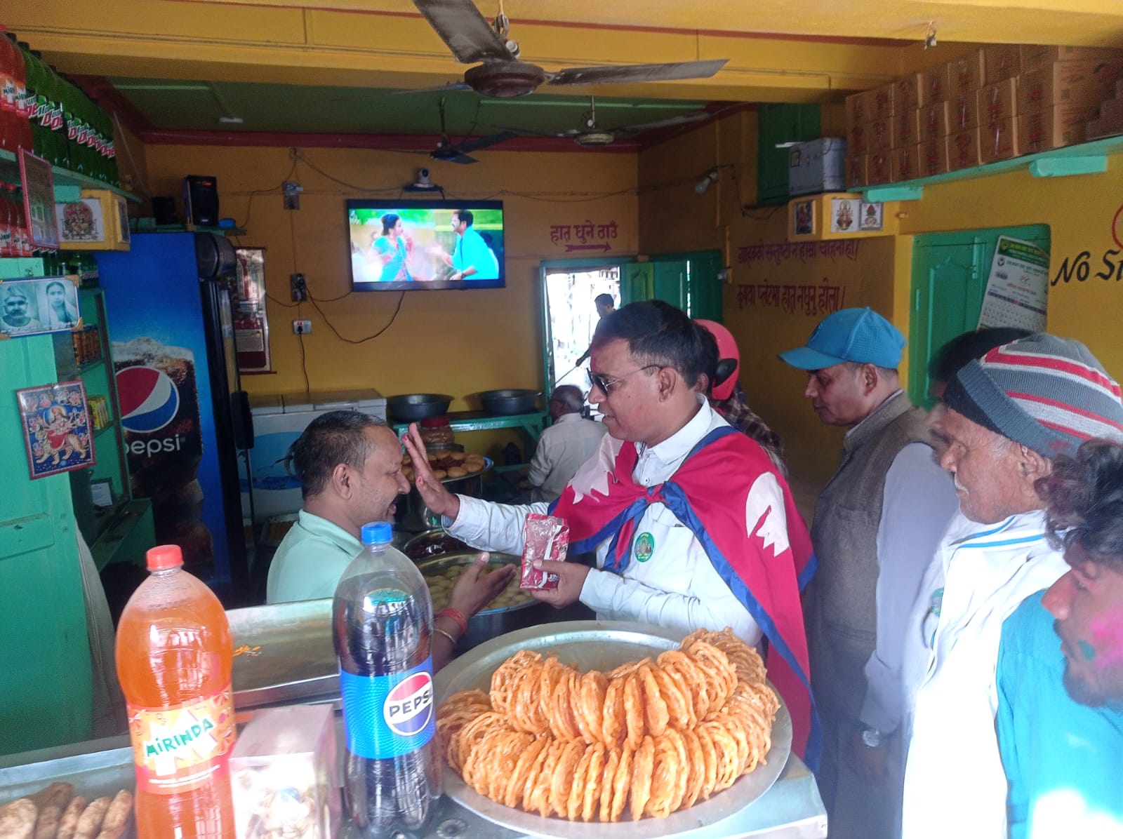 उम्मेदवारद्वारा घुम्ती होली मिलन