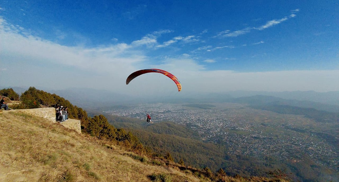 सुर्खेती आकाशमा पनि प्याराग्लाइडिङको मजा
