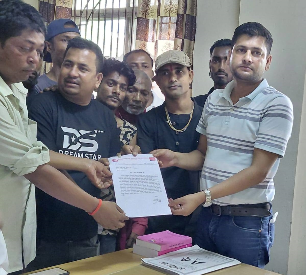गुलाब निर्दोष रहेको भन्दै ज्ञापनपत्र