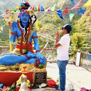 तिलाको छालैमा मनिषले राखे ७ फिट अग्लो शिबको मुर्ति
