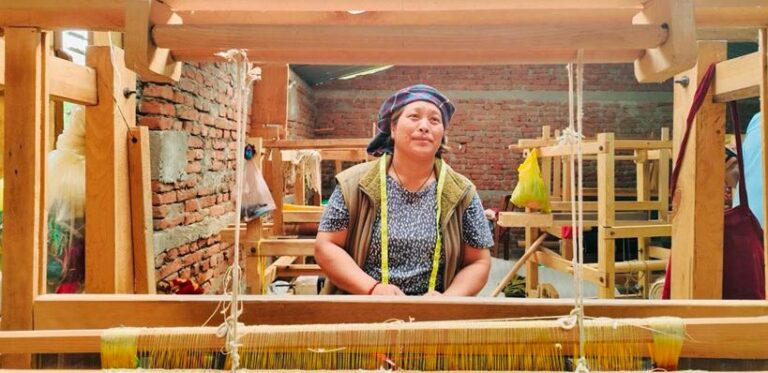 ढाका उद्योगमार्फत आत्मनिर्भर बन्दै तमानखोलाका महिला