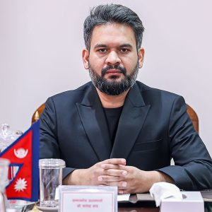 अर्ग्यानिक संघका पदाधिकारी र व्यवसायीसँग छलफल गर्दै प्रधानमन्त्री