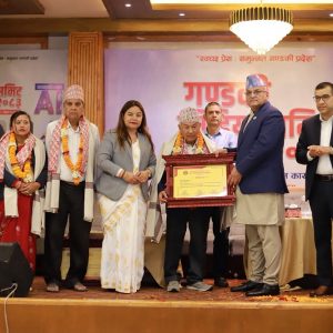 गण्डकी मिडिया समिट अग्रज पत्रकार सम्मानित