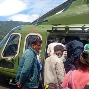 जटिल अवस्थामा रहेकी गर्भवतीसहित दुई जनाको हवाई उद्धार