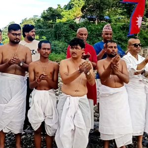 भोटेकोशी बाढीका मृतकको सम्झनामा बराहक्षेत्रमा १०८ दीप प्रज्वलन, सेतो परेवा उडाएर श्रद्धाञ्जली