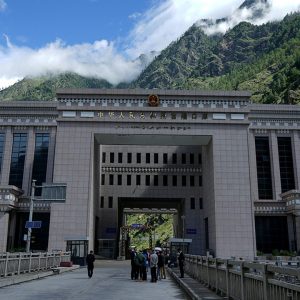 चीन–नेपाल जोड्ने केरुङ नाका यही स्थानमा किन बन्यो ?