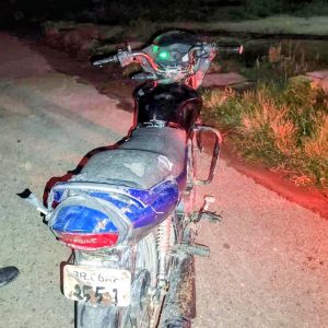 मोटरसाइकल चोर्न आएका चोर आफ्नै बाइक छाडेर भागे, चप्पल पनि घटनास्थलमै