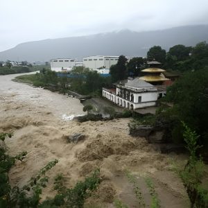 चोभारको गल्छीमा पानीको बहाव बढ्यो