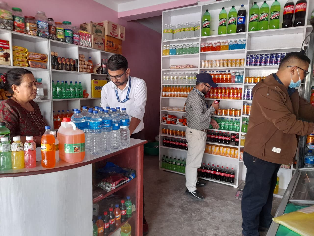 चाडपर्व लक्षित बजार अनुगमनः चार व्यवसायी कारवाहीमा